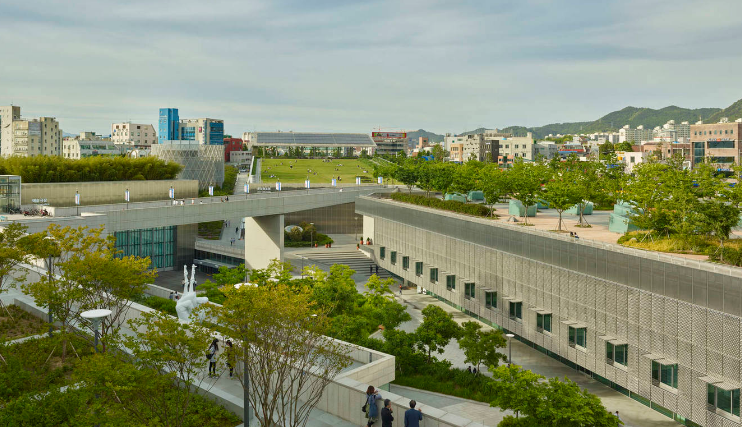 新构筑结伴旧汗青，生文化中心创新心灵